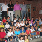 Los alumnos del primer curso junto a los monitores.
