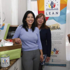 Patricia Carrera, Anaida Colmenares y Miroslava Villarroel, ayer concinando los arepazos para recaudar medicamentos. RAMIRO