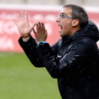 Jon Pérez Bolo aseguró que su equipo mereció la victoria pero se marcha contento con el punto y el apoyo de la afición ponferradina. MARCIANO PÉREZ