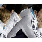 Iker Casillas sigue desde el banquillo el encuentro frente al Málaga por decisión técnica.