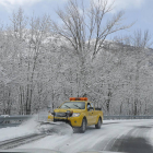 Imagen de una de las carreteras afectadas por las primeras nevadas en León. RAMIRO