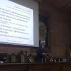 El candidato José Ángel Hermida durante su intervención en la Facultad de Veterinaria.