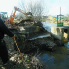 El río Peces junto a Castrotierra de la Valduerna, superando obstáculos.