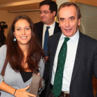 Helena Castelllano y José Antonio Alonso, seguidos por Óscar López, ayer en León tras la reunión del comité electoral.