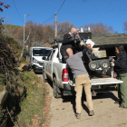 Lo técnicos de iluminación de la película de Sorogoyen recogiendo material en el pueblo de Quintela durante los días del rodaje. LA. DE LA MATA