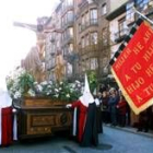 El pregón precede al recorrido por las calles leonesas de la Cofradía de las Siete Palabras