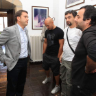 Riesco, ayer con el presidente del comité y dos miembros.