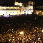 La Plaza de San Marcos fue el escenario en el que culminó la multitudinaria manifestación, y donde los líderes sindicales animaron a «los que no se resignan ni dejan que les roben el futuro».