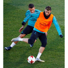 Cristiano y Dani Ceballos, en el entrenamiento del Madrid. J. P. GANDUL