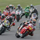 Julián Simón, en primer término, en la carrera de Moto2.