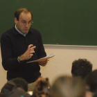 El profesor titular de Económicas de la Universidad de León Julio Lago. ANA M. DÍEZ