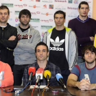 La plantilla del Reale Ademar en su comparecencia de ayer para explicar las razones que les llevaron a ejecutar el aval.