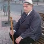 Ignacio Jiménez Bermúdez posa en la plaza de La Robla, donde ya era responsable del pueblo gitano