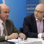 Los ministros de Economía, Luis de Guindos, y Hacienda, Cristóbal Montoro.