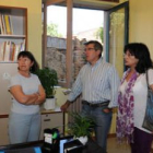 Visita del alcalde y la concejala de Bienestar al centro municipal de La Serna.