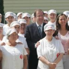 Herrera se fotografió con trabajadoras de Ibsa y su consejera delegada