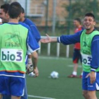 El equipo entrenó ayer en el campo del Centenari con la torre Agbar al fondo.