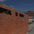 La entrada al Hospital del Bierzo, en una imagen de archivo.