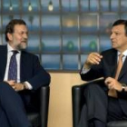 Rajoy conversa con Durao Barroso durante su encuentro de ayer