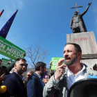 Abascal inició la campaña con una ofrenda floral a la Santina en Covadonga.