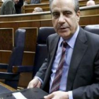 Celestino Corbacho, ayer, en su escaño del Congreso.