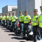 Los agentes de la Guardia Civil que hacen posible que la Vuelta se desarrolle con normalidad.