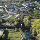 Imagen de Palacios del Sil con la zona fluvial en primer término. DL