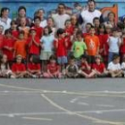 Los monitores y niños integrantes de la iniciativa dibujada por el Ampa del colegio San Claudio