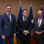 Pedro Sánchez ha acordado en Bruselas junto a Emmanuel Macron y Antonio Costa la creación, como cuestión prioritaria, del Corredor de Energía Verde, que conectará los tres países con la UE. BORJA PUIG DE LA BELLACASA