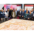 Organizadores, representantes de instituciones y patrocinadores en la presentanción del Memorial Ángel Fernández Córdoba en el Palacio Conde Luna. FERNANDO OTERO PERANDONES