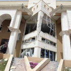 Edificio dañado durante los enfrentamientos entre rebeldes y fuerzas de seguridad.