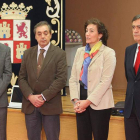 Con el delegado, el alcalde y el presidente de la Diputación.