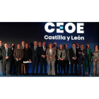 Foto de familia de los premiados en la gala que ayer celebró la Ceoe de Castilla y León en el Palacio de Exposiciones y en la que se reconoció la labor de Lucas Sigman (Chemo) RAMIRO