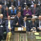 Cameron hace una declaración sobre el escándalo de las escuchas en el Parlamento.