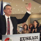El candidato a lehendakari del PNV, Iñigo Urkullu, tras conocer los resultados.