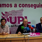 Un momento de la rueda de prensa de UPL. MIGUEL F. B.