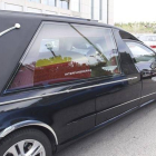 El cortejo fúnebre que traslada el féretro con los restos del expresidente Adolfo Suárez ha partido a las 09.35 horas desde la Clínica Cemtro -donde falleció ayer- hasta el Congreso de los Diputados, en el que se ha instalado la capilla ardiente que se ab
