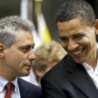 Emanuel charla con el presidente electo Barack Obama, ayer, tras ser designado jefe del gabinete