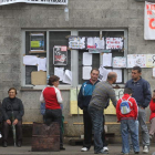 El apoyo desde el exterior a los encerrados es constante cada día en la bocamina.