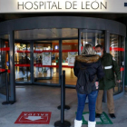 Entrada al Hospital de León. FERNANDO OTERO