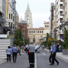 El ayuntamiento de León corta al tráfico varias calles durante el confinamiento. F. Otero Perandones.