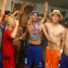Los jugadores de la Deportiva celebran el triunfo.