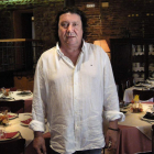 Pepe Ordás en el comedor de la Ruta Jacobea.