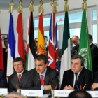 Zapatero, entre Mubarak, el rey Abdalá de Jordania, Gordon Brown y Berlusconi, durante la conferenci