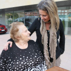 Ilda Concepción, con su hija Ilda Álvarez en el Centro Alzhéimer de León.