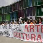 Alumnos y profesores de Historia del Arte concluyeron la manifestación ante el Musac