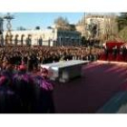 Unas 15.000 personas acudieron ayer al funeral por el Papa oficiado en la catedral de la Almudena