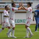 Los jugadores de la Cultural celebran el tercer gol, obra del delantero Joshua.