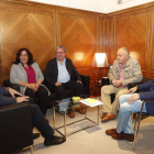 Martínez Majo y Orejas durante su encuentro con Ángel Rivero en la Diputación. JESÚS F. SALVADORES