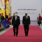 Joe Biden y el presidente de Corea del Sur, Yoon Suk-yeol, llegan a la cena de estado en el Museo Nacional de Corea en Seúl. LEE JIN-MAN